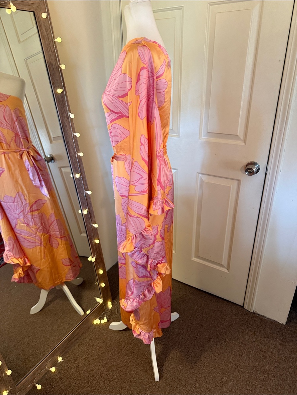 Hutch
Morgan One-Sleeve Tie-Waist Midi Dress - Picture 9 of 17